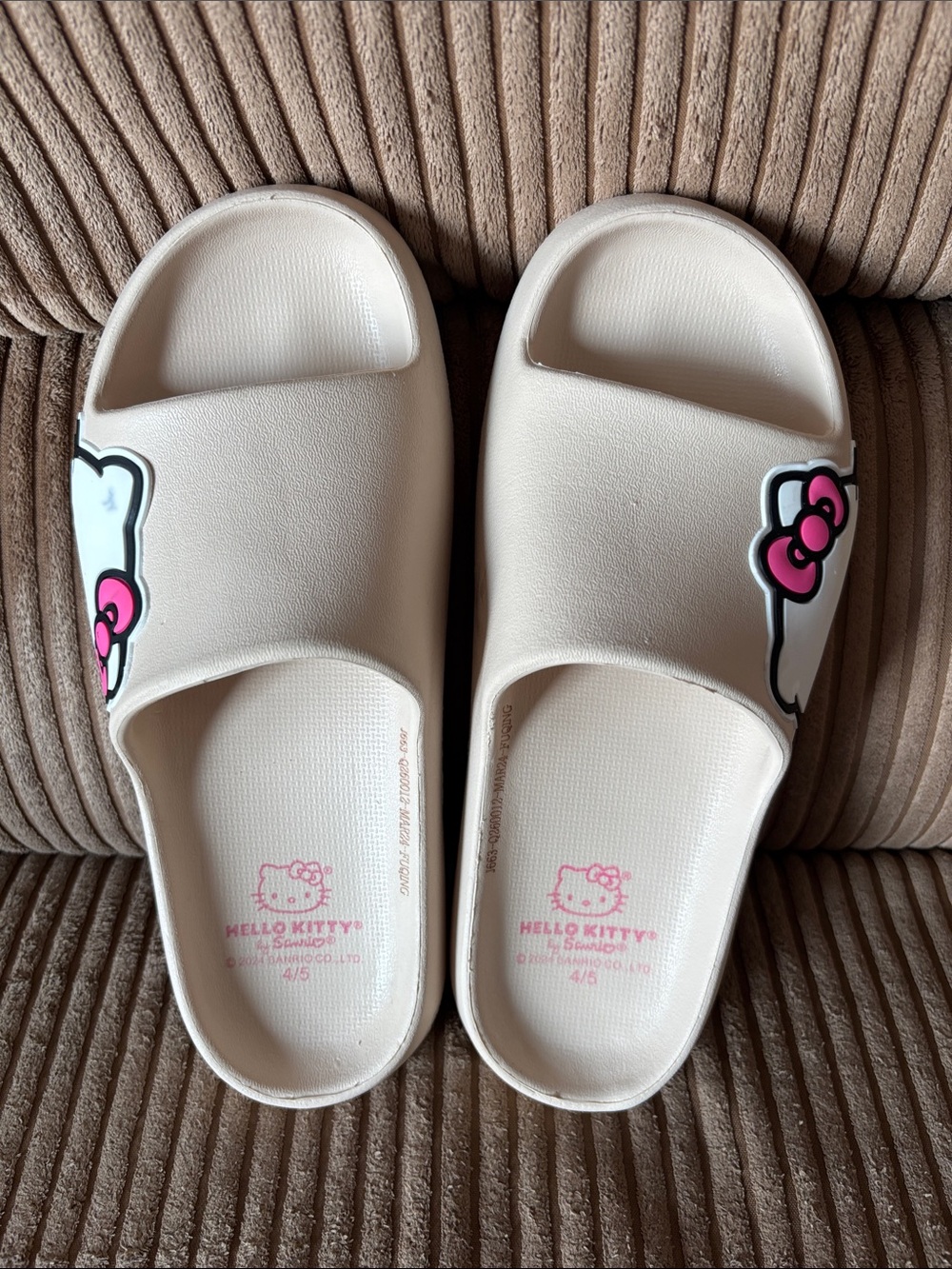 Hello Kitty Cream Slide Sandals with Pink Bow Accent